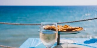 Jakie wino wybrać do dań z owocami morza?